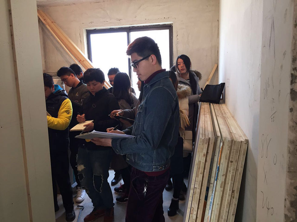 商丘校区-芜湖电脑培训学员参加木工工艺施工课现场